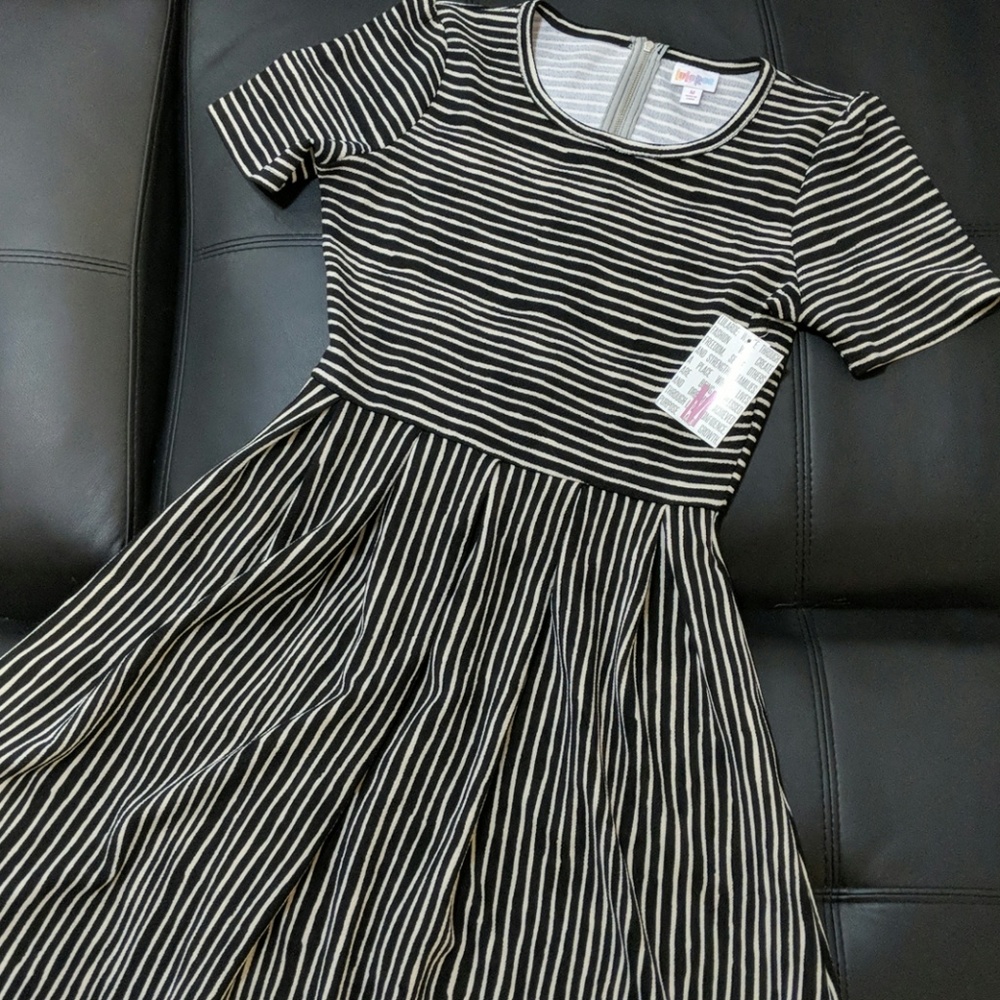 🦄 Medium black and white stripe Amelia
